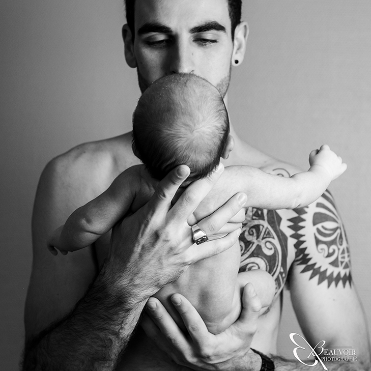 Photographe portraitiste Chambery BeauvoirPhotographie newborn parent fetedespapas 2