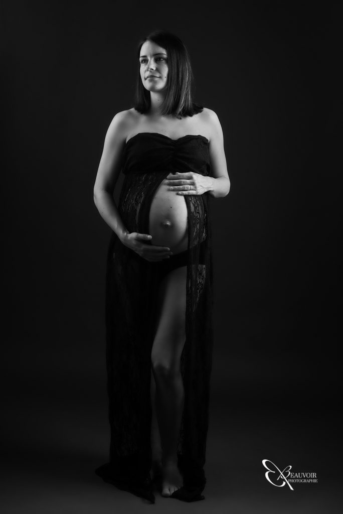 BeauvoirPhotographie seancephoto grossesse maternite Chambery AixlesBains Savoie pregnant studiophoto 3