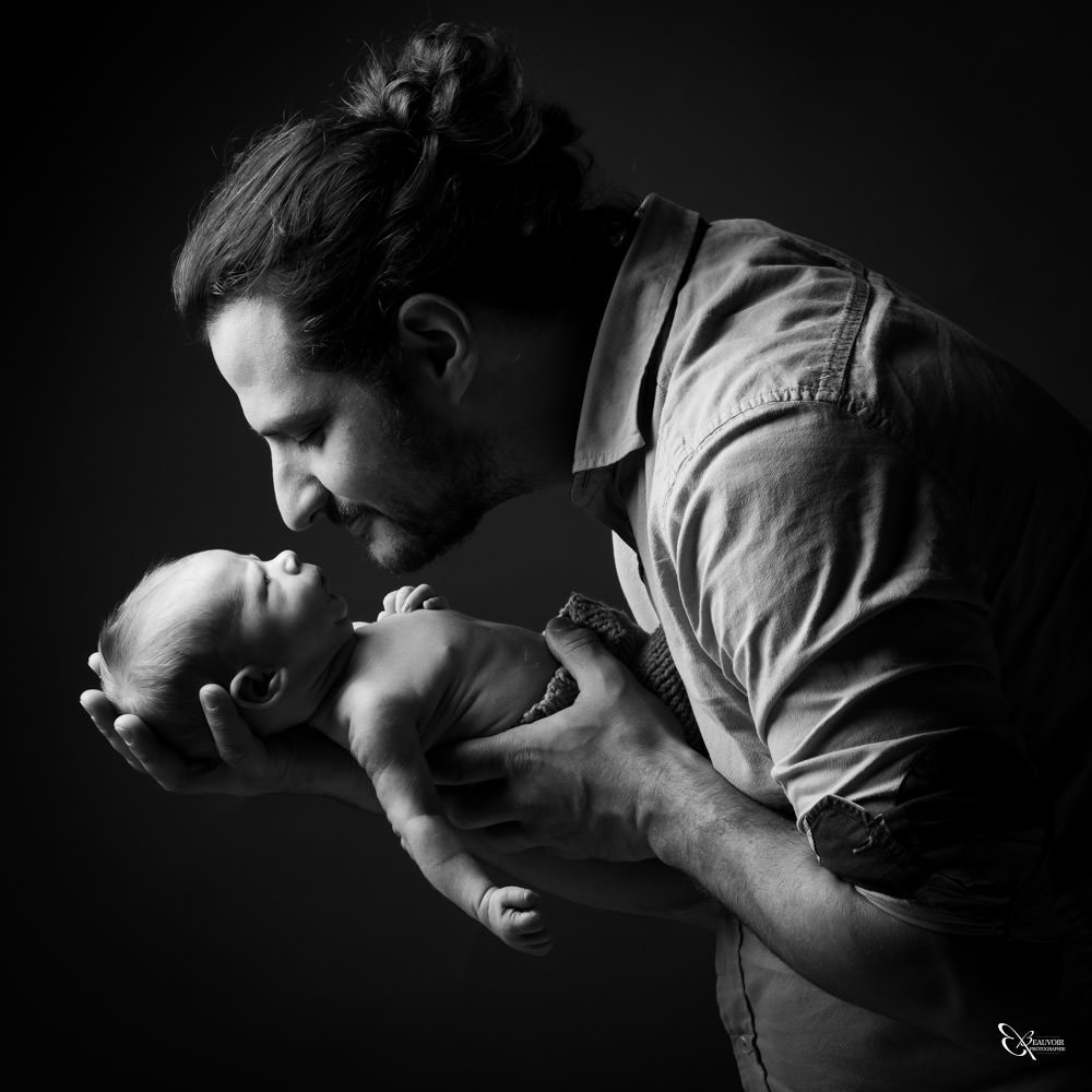 ©BeauvoirPhotographie papa-naissance-seancephotonouveau-né chambéry