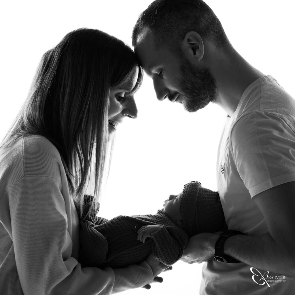 ©Beauvoirphotographie- jeuneparents-bébé-maternitechambery-Seancephoto naissance photographe Savoie